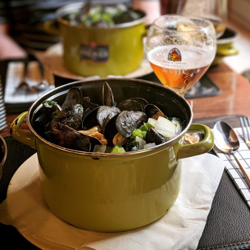 a beer and food pairing with mussels